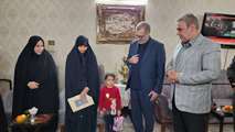 تداوم نهضت دیدار با خانواده شهدا/ نمایندگان معاون رئیس جمهور با ۵ خانواده شهید جنگ رمضان در ورامین دیدار کردند
