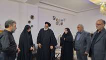 سرپرست بنیاد شهرستان‌های استان تهران با خانواده شهدای جنگ رمضان در دیار ۱۵خرداد